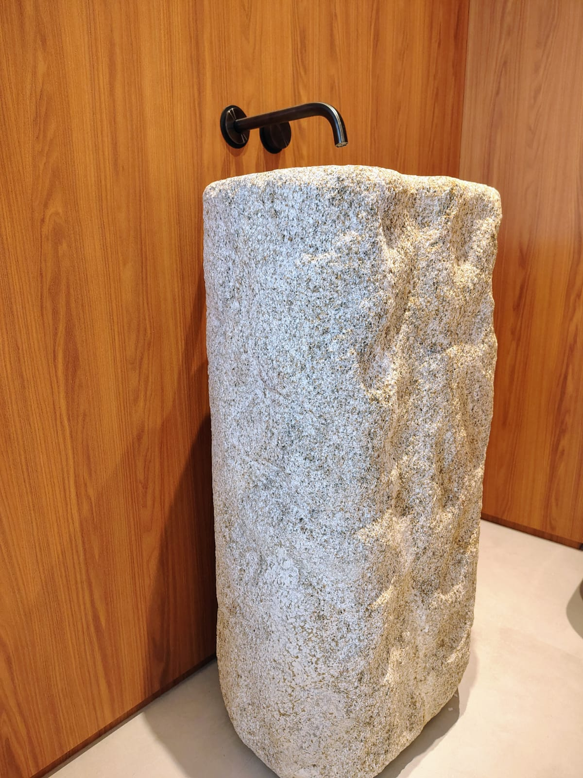 Cuba de pedra natural